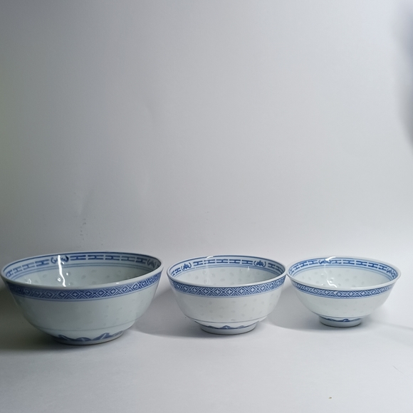Bundle of 9 Rice Eyes Bowls Dragon & Flower Patterns Blue & White - Picture 1 of 7